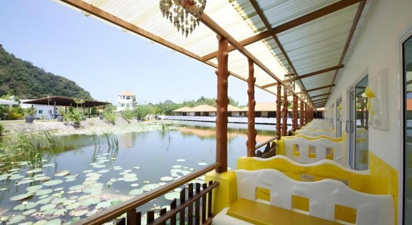 Anavilla Tangke Resort Khanom Exterior foto